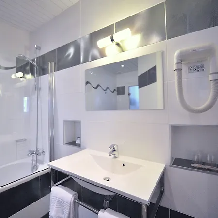 Отель Continental Centre 3*