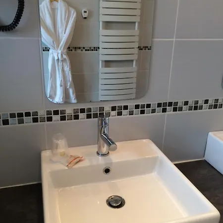 Отель Continental Centre 3*