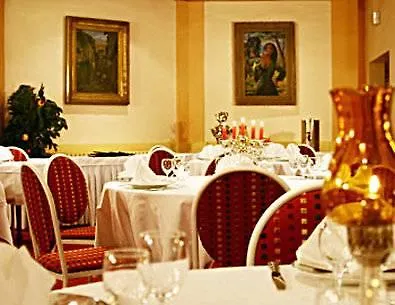 Continental Centre Hotel 3*