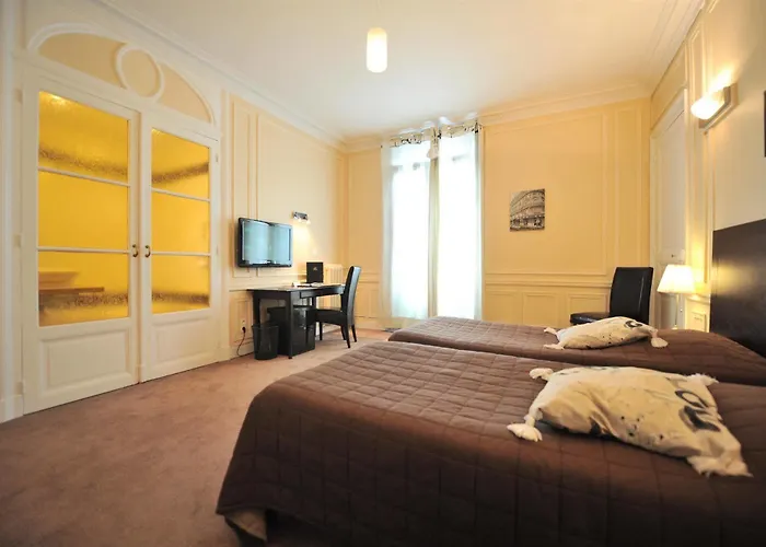 Continental Centre Hotel 3*