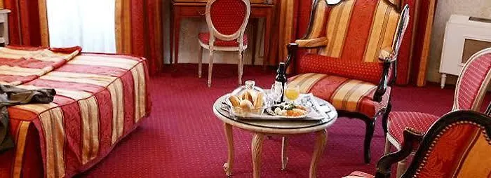 Continental Centre Hotel 3*